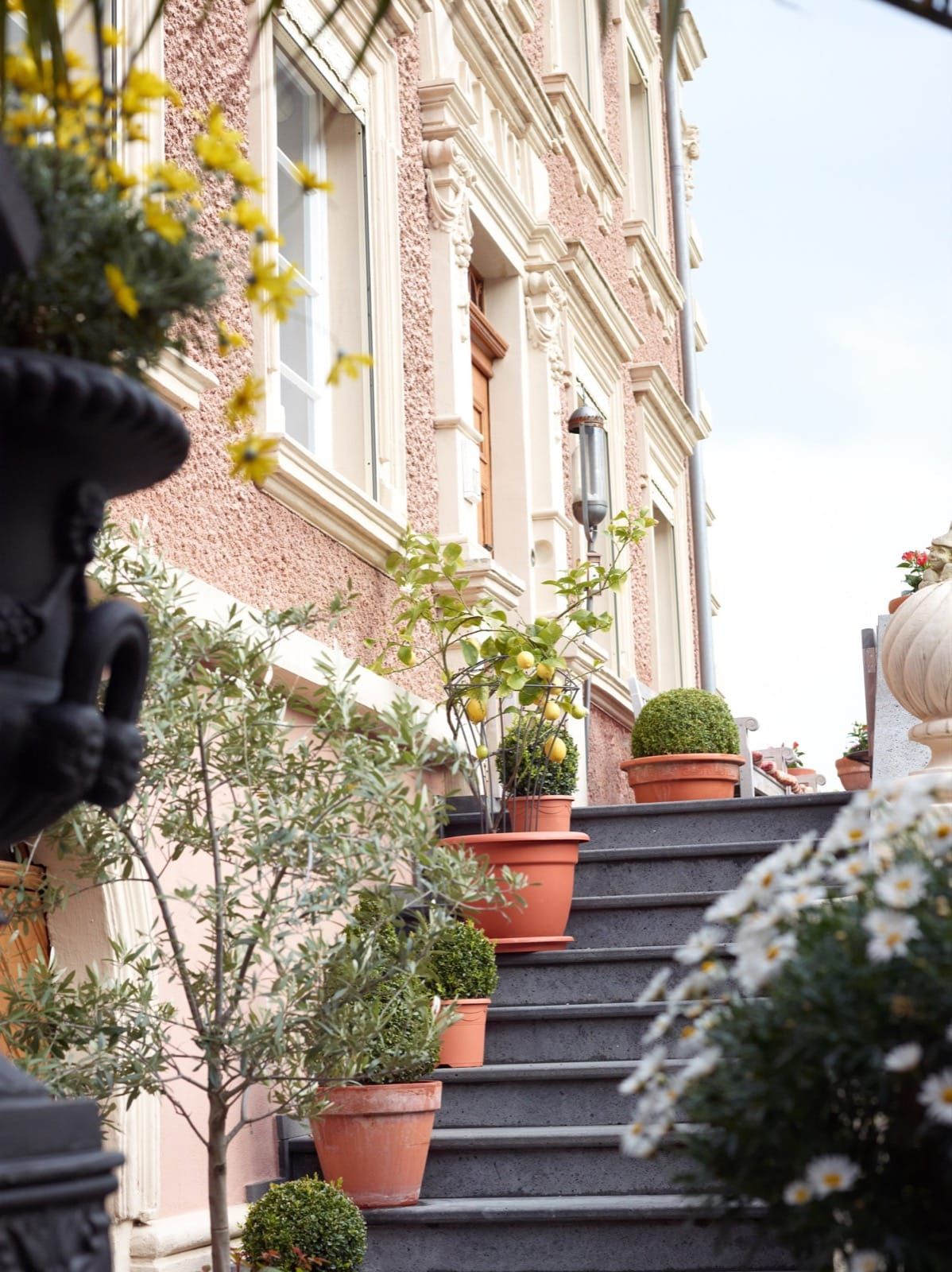 Eingang des Mönchhofs